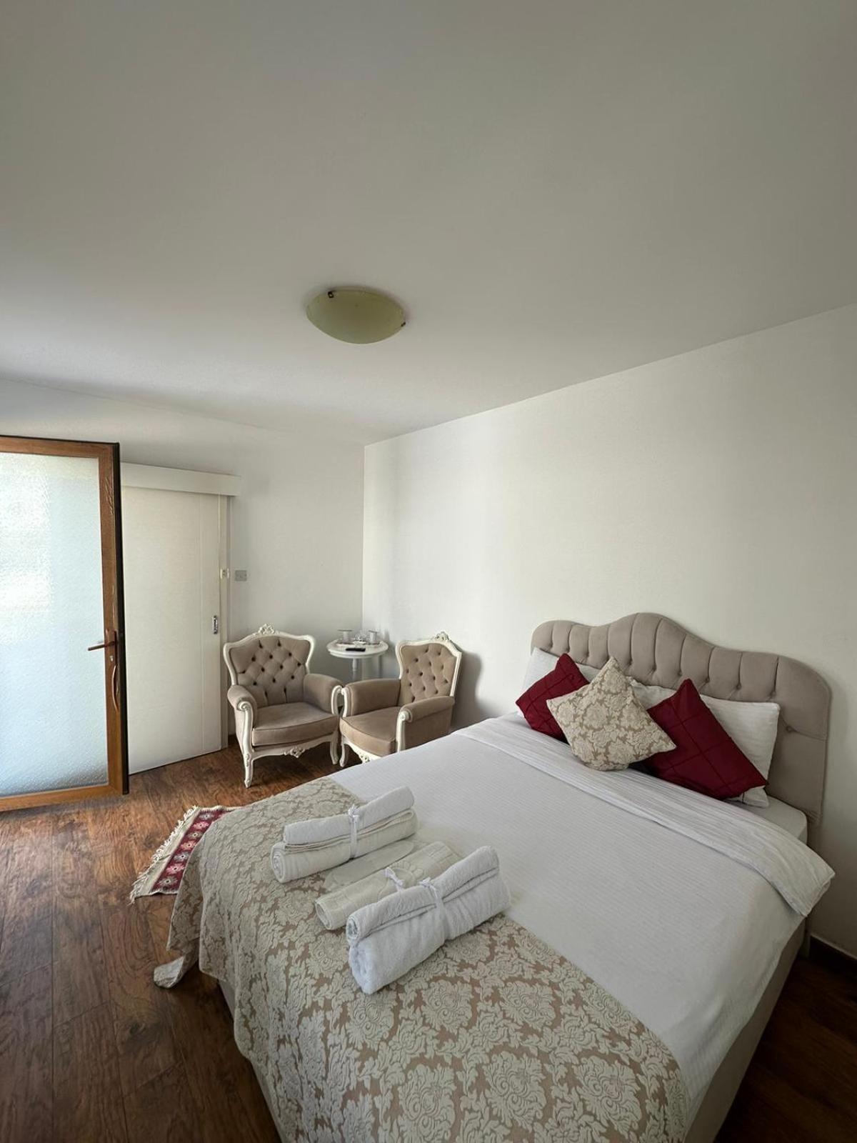 Lord'S Residence Boutique Hotel キレニア エクステリア 写真