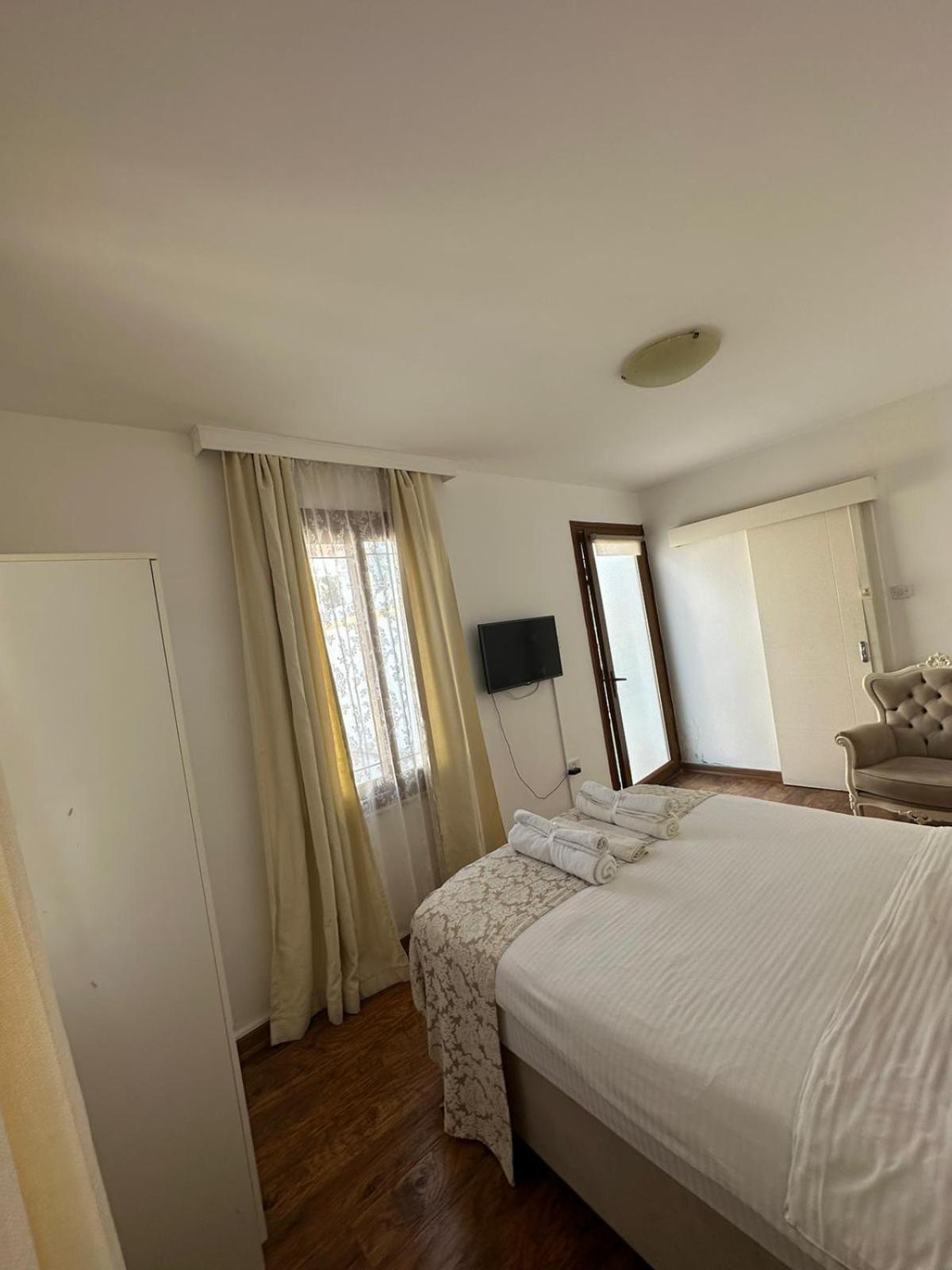 Lord'S Residence Boutique Hotel キレニア エクステリア 写真