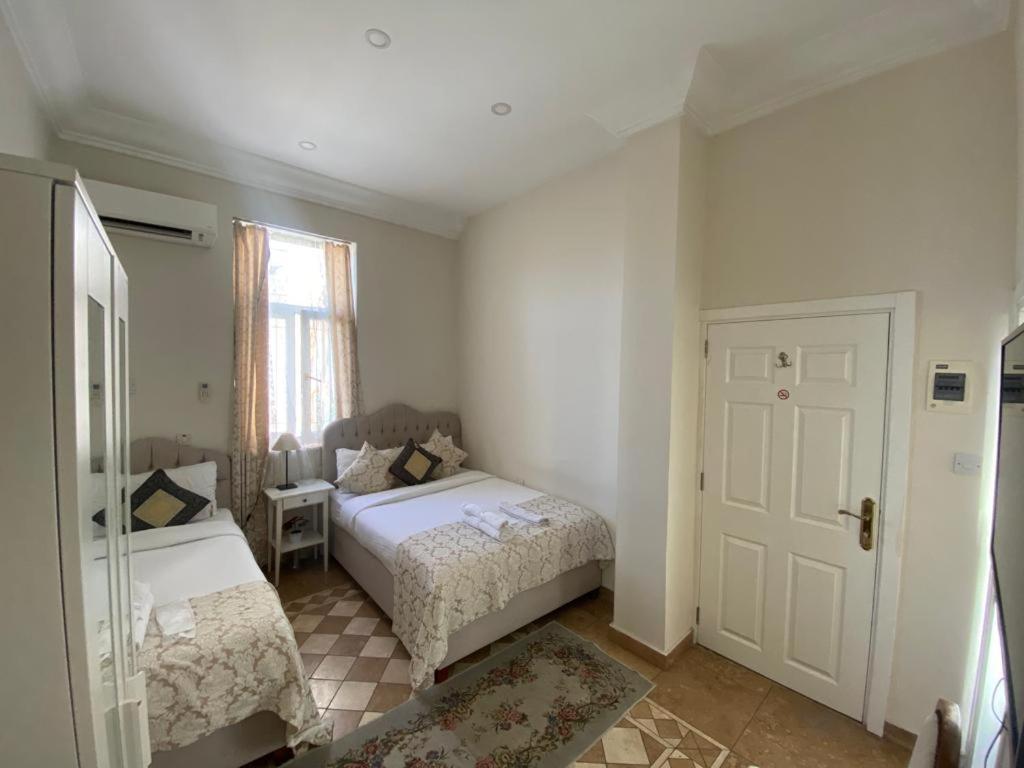 Lord'S Residence Boutique Hotel キレニア エクステリア 写真