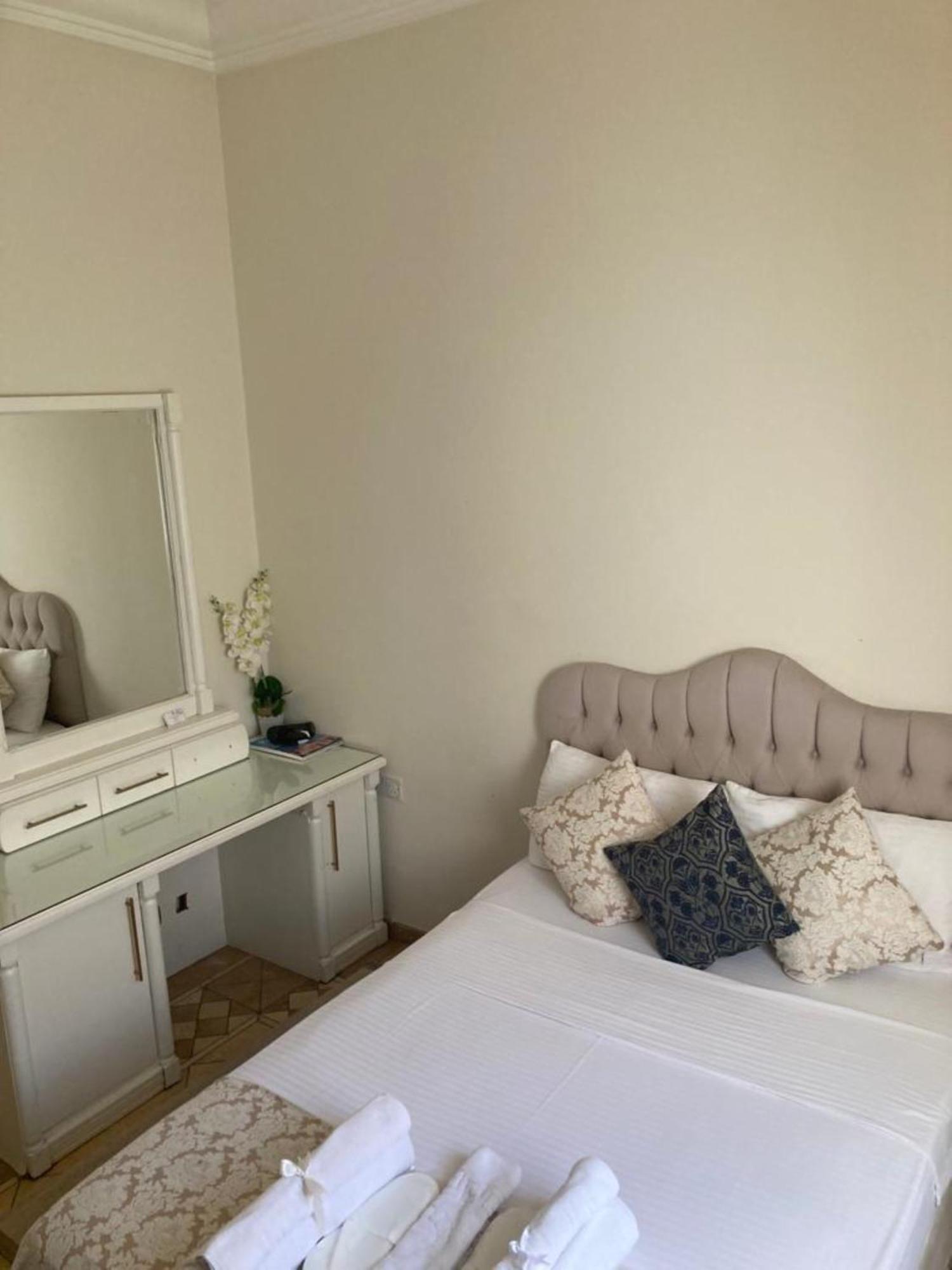 Lord'S Residence Boutique Hotel キレニア エクステリア 写真